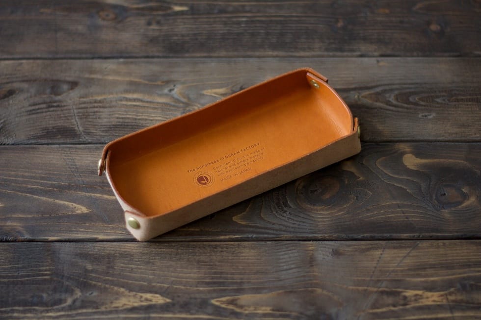 ナチュラルな質感の革のレザートレイ 革財布 革小物のduram Factory