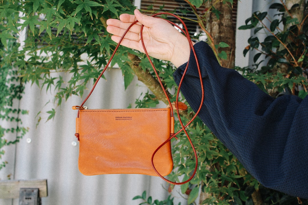 MassimoDutti ナチュラルラフィア × レザー ベース バッグ ラフィア ショルダーバッグ – イビサ オンラインショップ